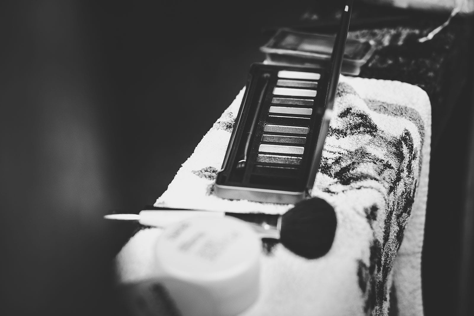 Mariage à Lyon. David Pommier photographe de mariage. Boite de maquillage