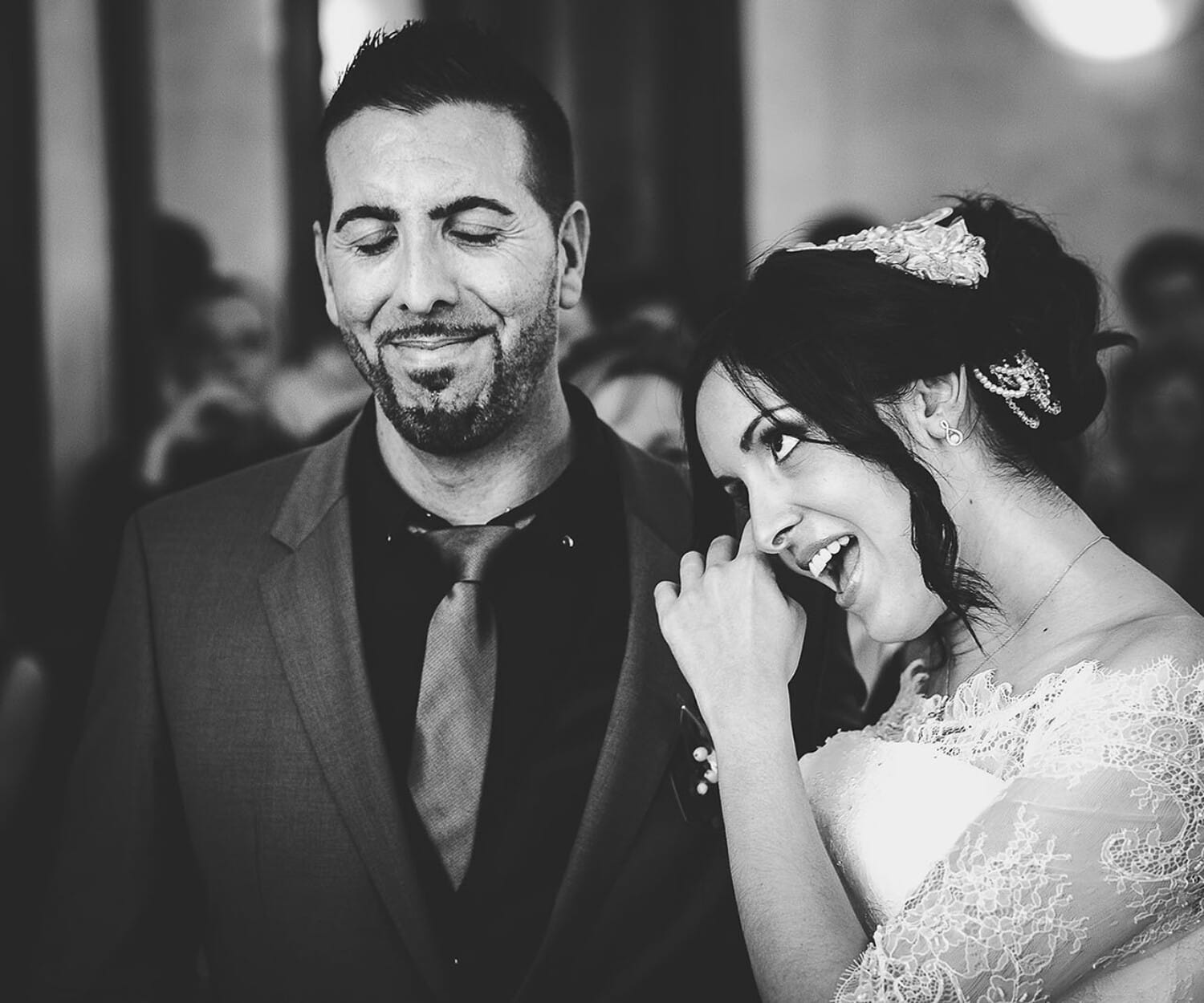 Mariage Villa Quélude David Pommier photographe de mariage. L'émotion des mariés à la mairie de Marseille