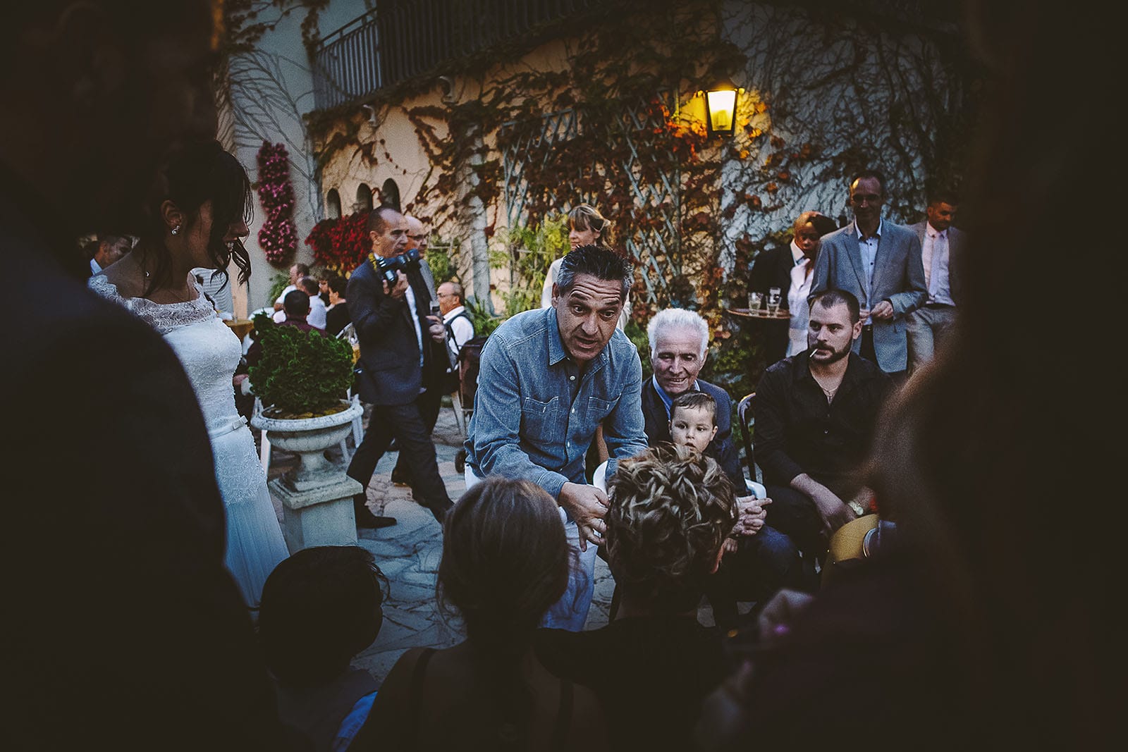 Mariage Villa Quélude David Pommier photographe de mariage. Le spectacle de magicien