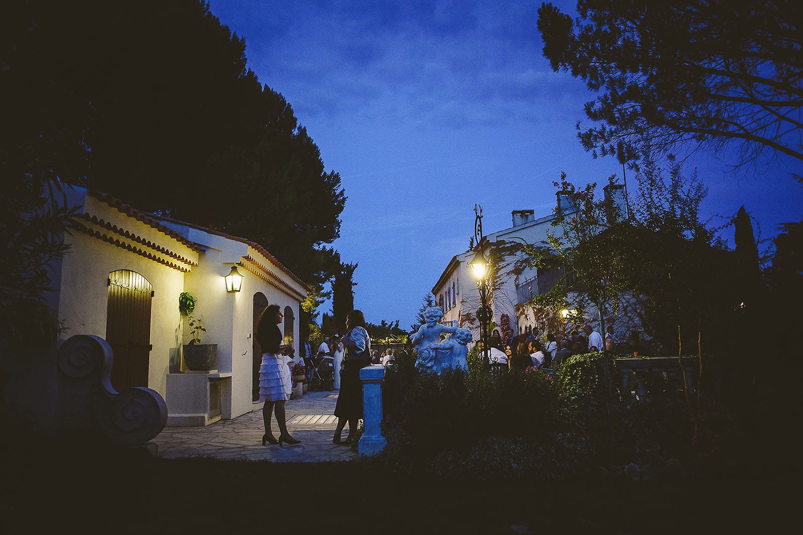 Mariage Villa Quélude David Pommier photographe de mariage. A la tombée de la nuit
