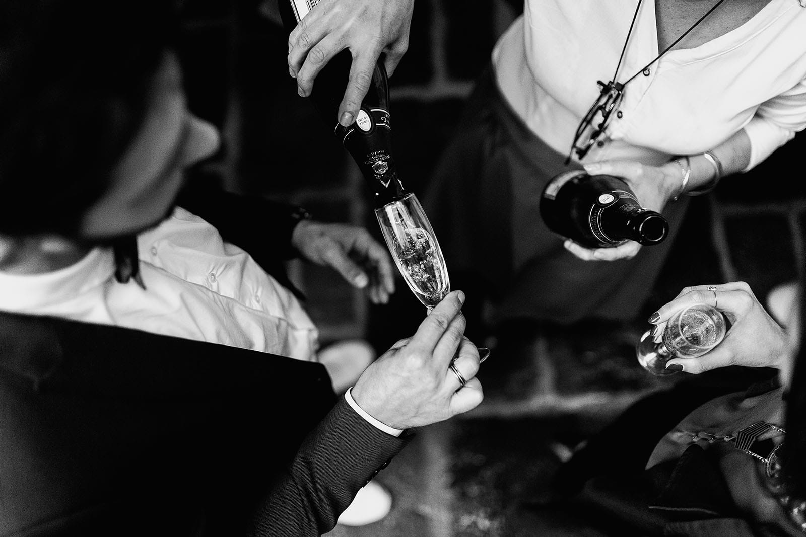 Photographe de mariage à Clermont Ferrand Coupe de champagne
