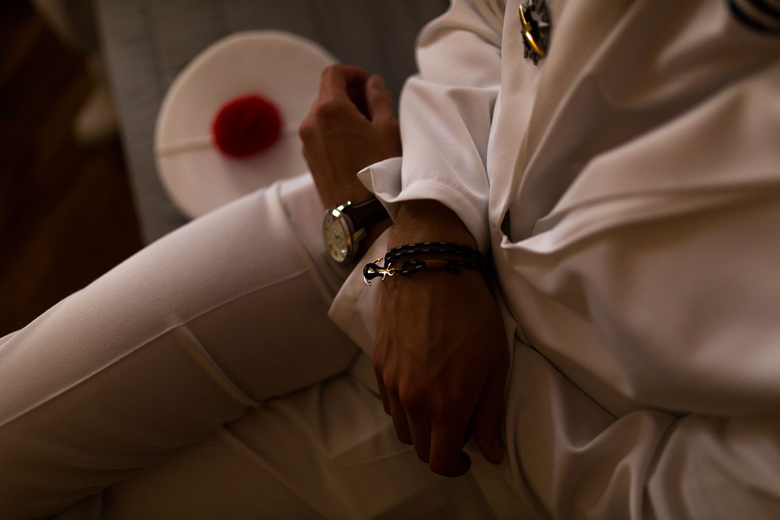 Photographe de mariage à Lyon. Le costume marin du marié