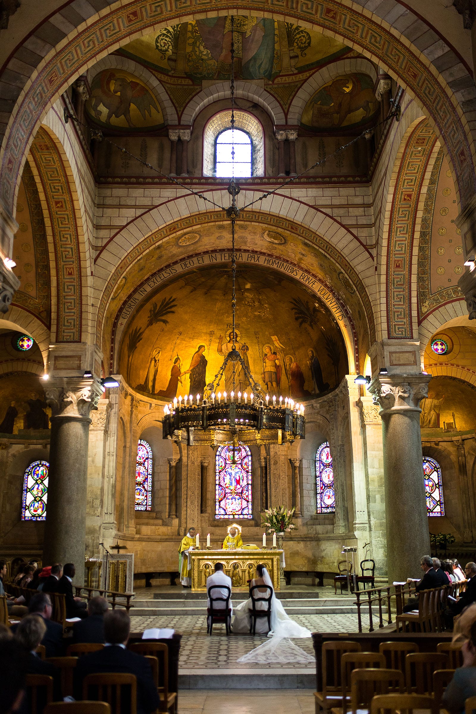 Photographe de mariage à Lyon. Eglise de Lyon