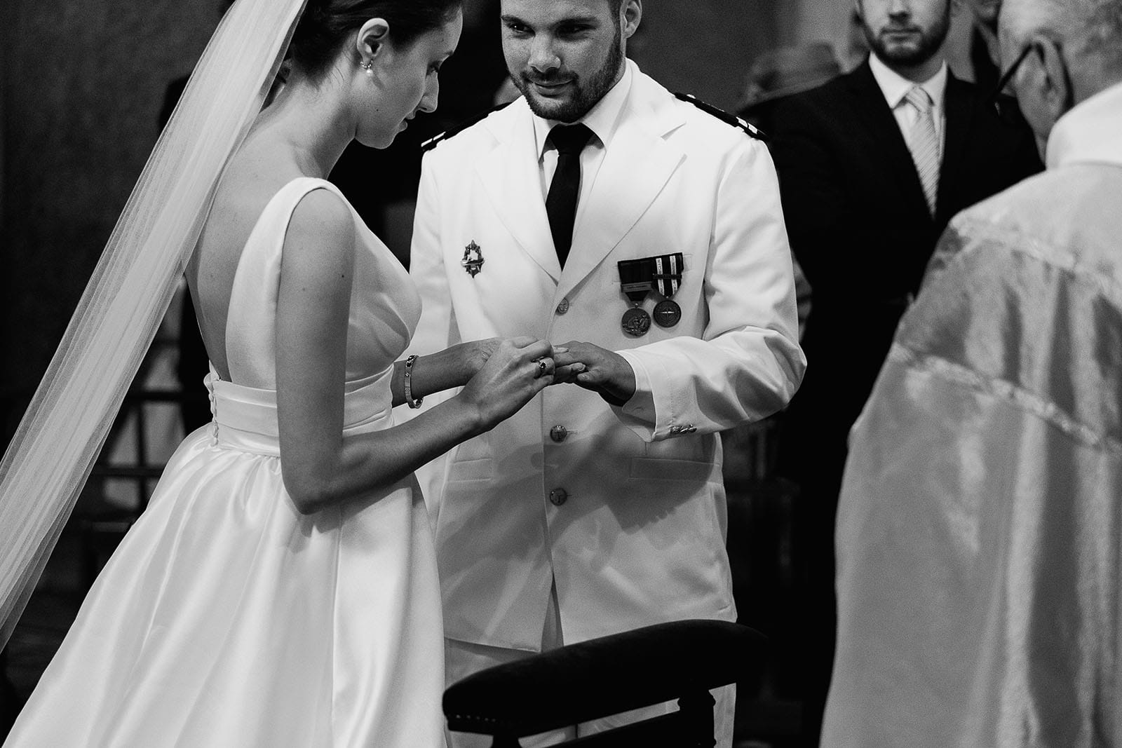 Photographe de mariage à Lyon. Echange des alliances