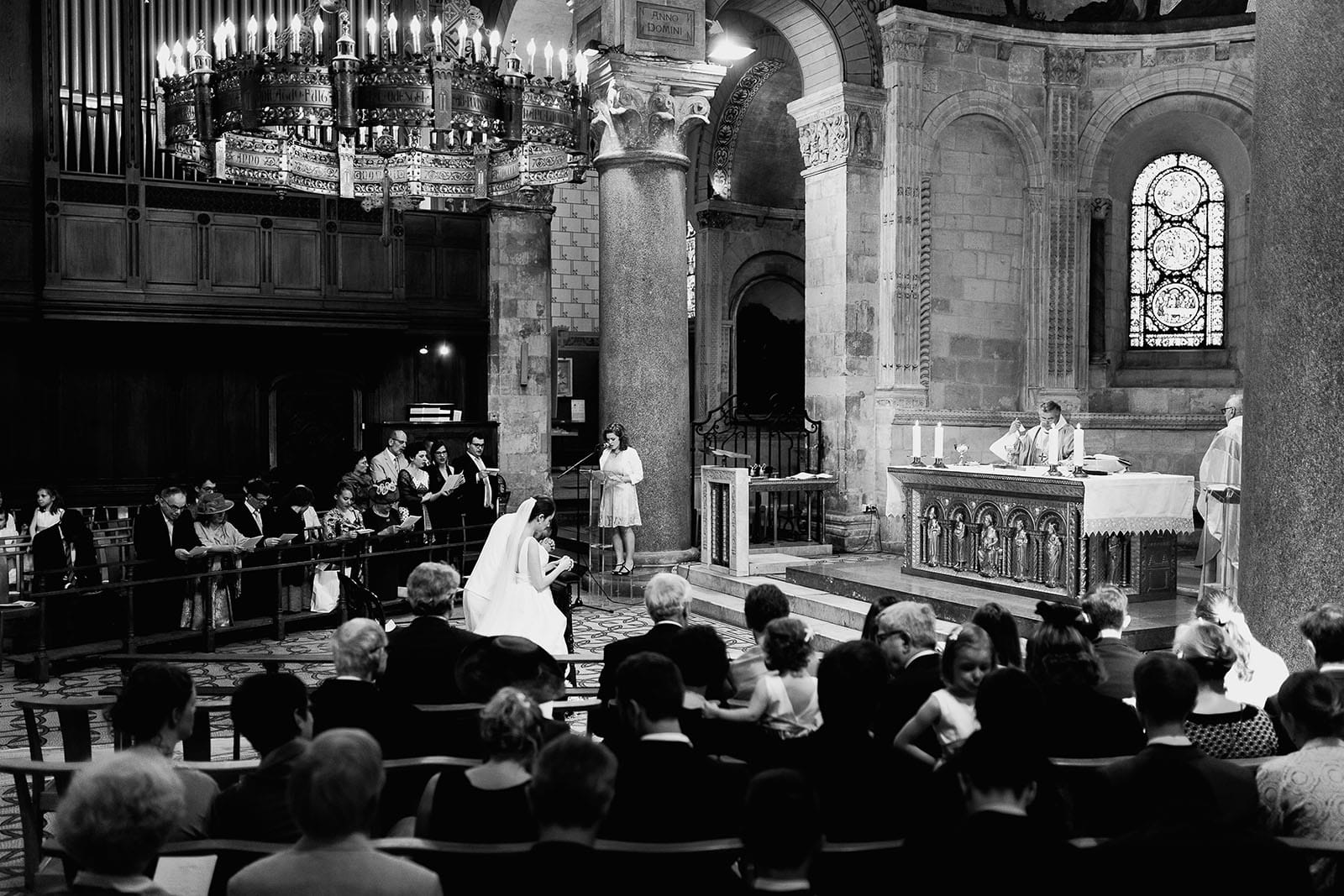 Photographe de mariage à Lyon. Cérémonie à l'église Lyon 2