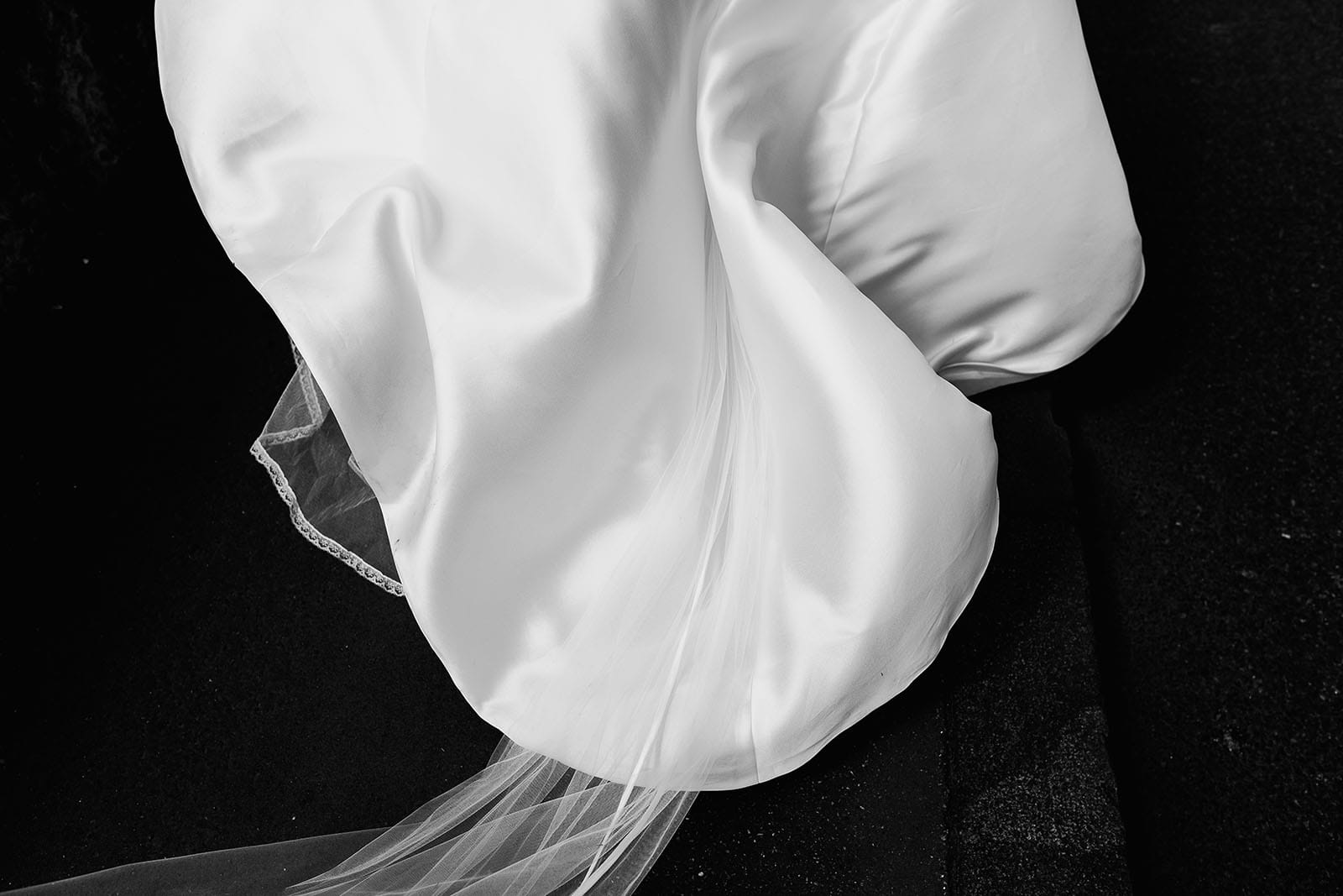 Photographe de mariage à Lyon. Robe de la mariée