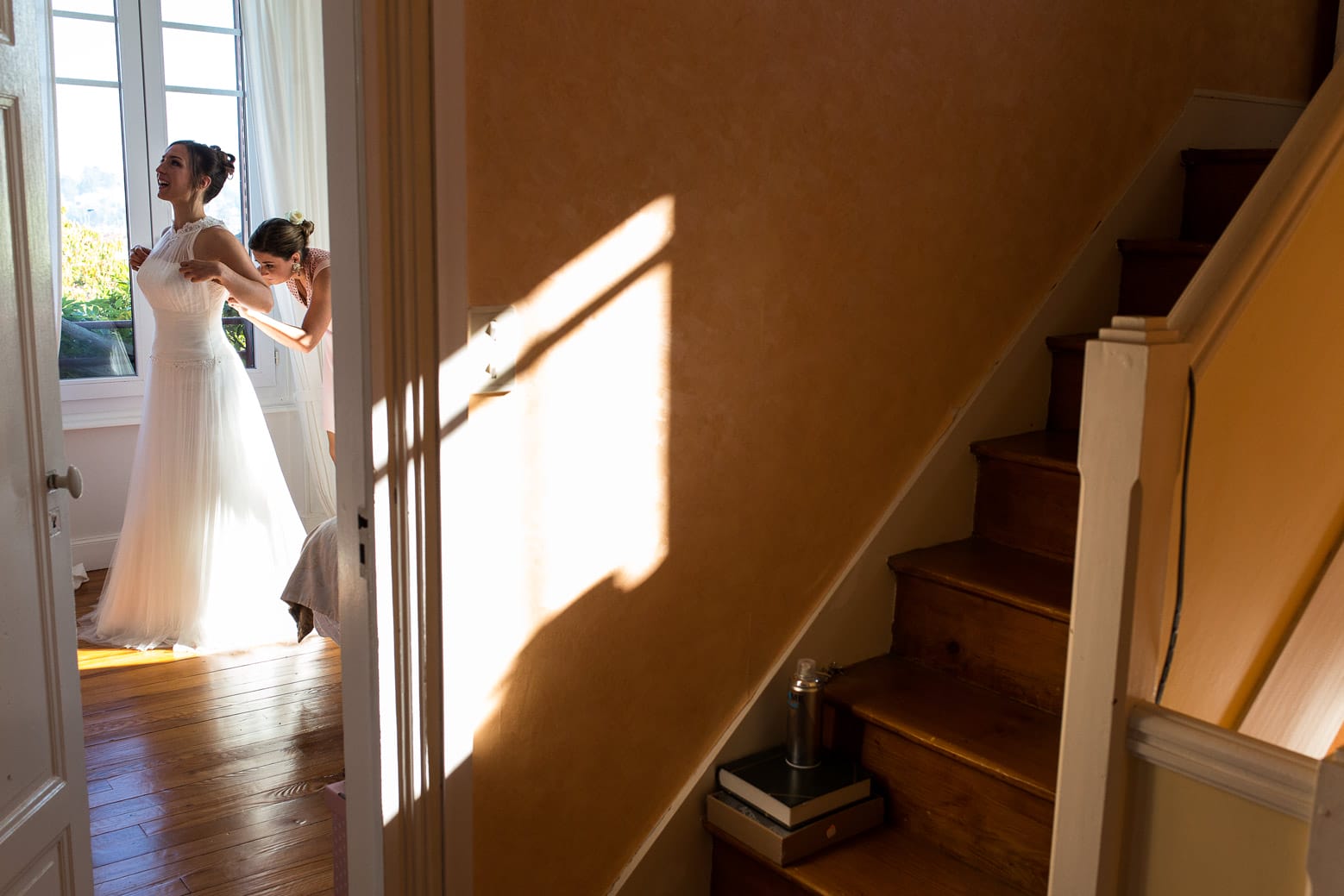 Hotel Royal Saint Mart Royat Clermont Ferrand Habillage de la mariée par une témoin