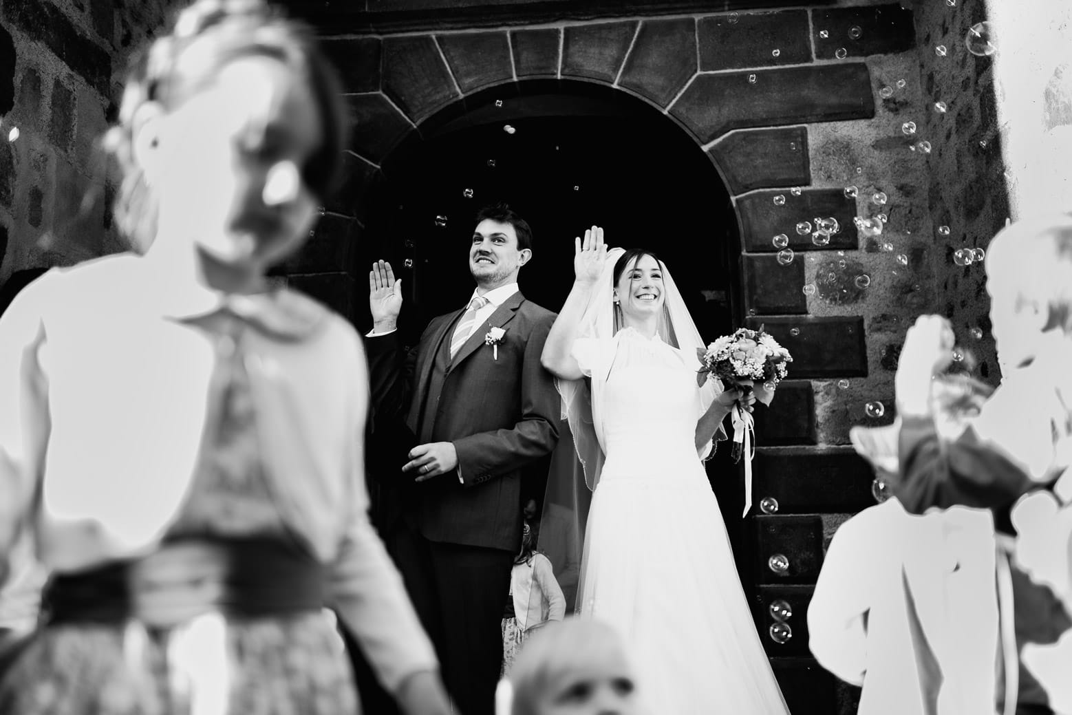 Hotel Royal Saint Mart Royat Clermont Ferrand Sortie des mariés de l'église de Chamalière Puy de Dome