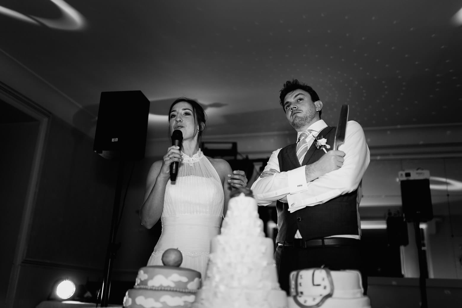 Hotel Royal Saint Mart Royat Clermont Ferrand Découpe du gâteau par les mariés