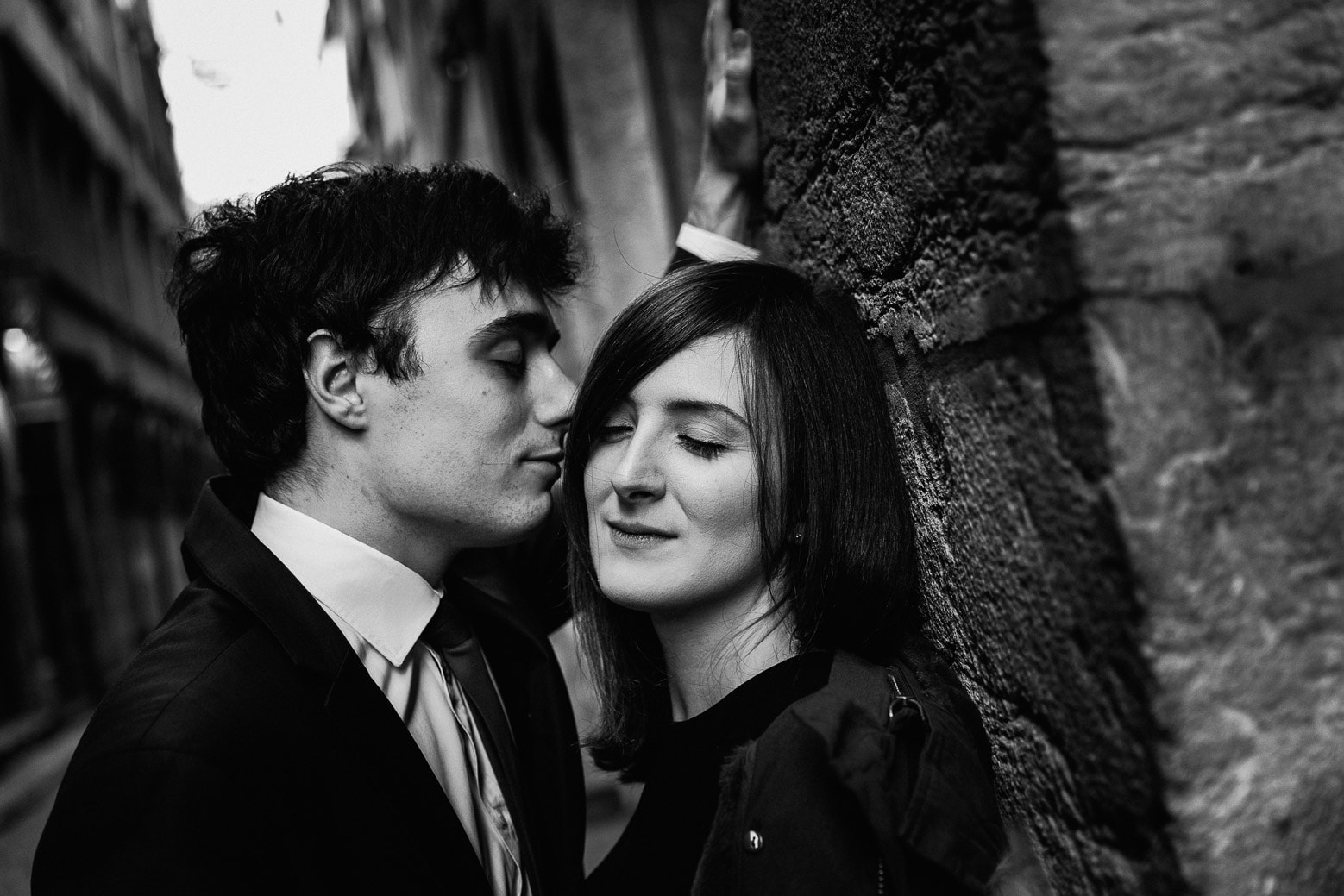 seance-engagement-love-session-photographe-mariage-lyon-couple-tendresse-david-pommier (6) Une séance photo engagement dans les rues de Lyon