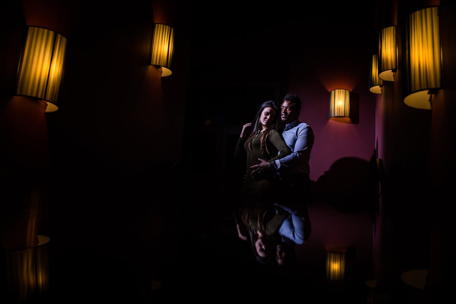 Une belle séance photo de couple pleine de couple et de belles lumières