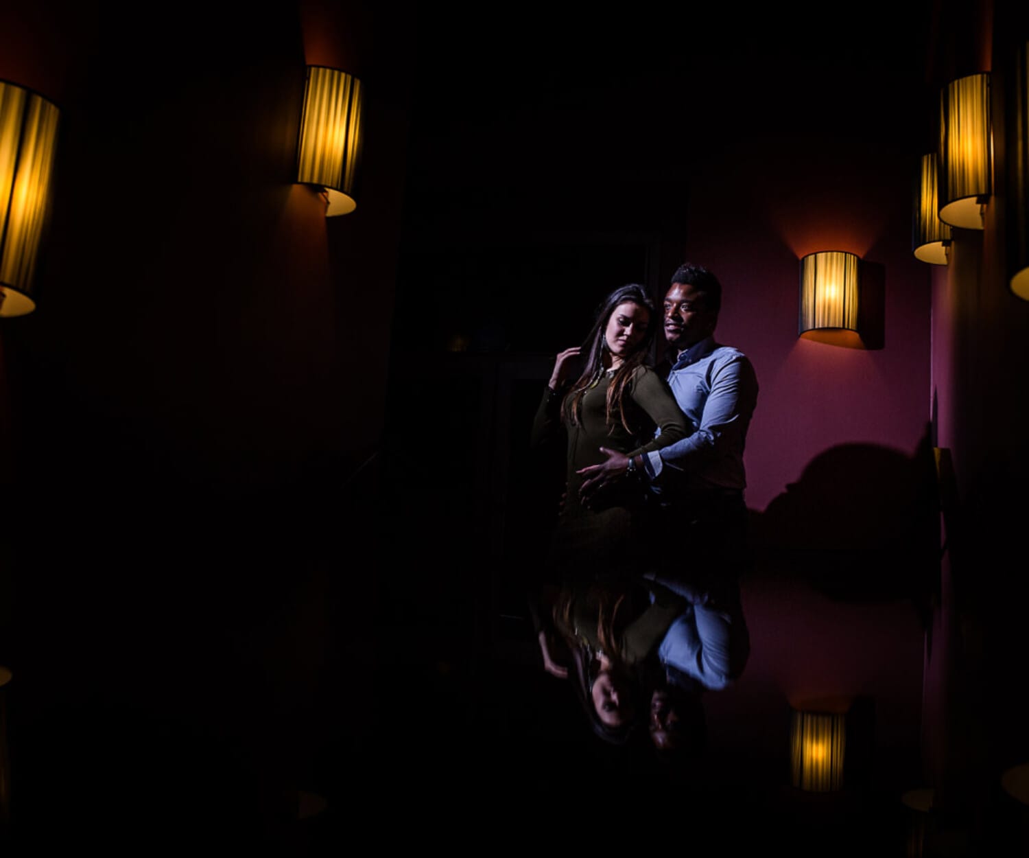 Une belle séance photo de couple pleine de couple et de belles lumières