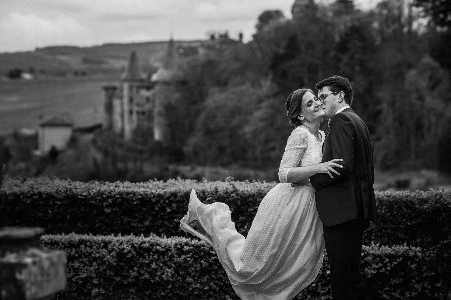 photographe-mariage-lyon-emotion-joie-beau-luxe-reportage-david-pommier (1) Reportage photo de mariage à Lyon - Manoir de la Garde. Photo de couple