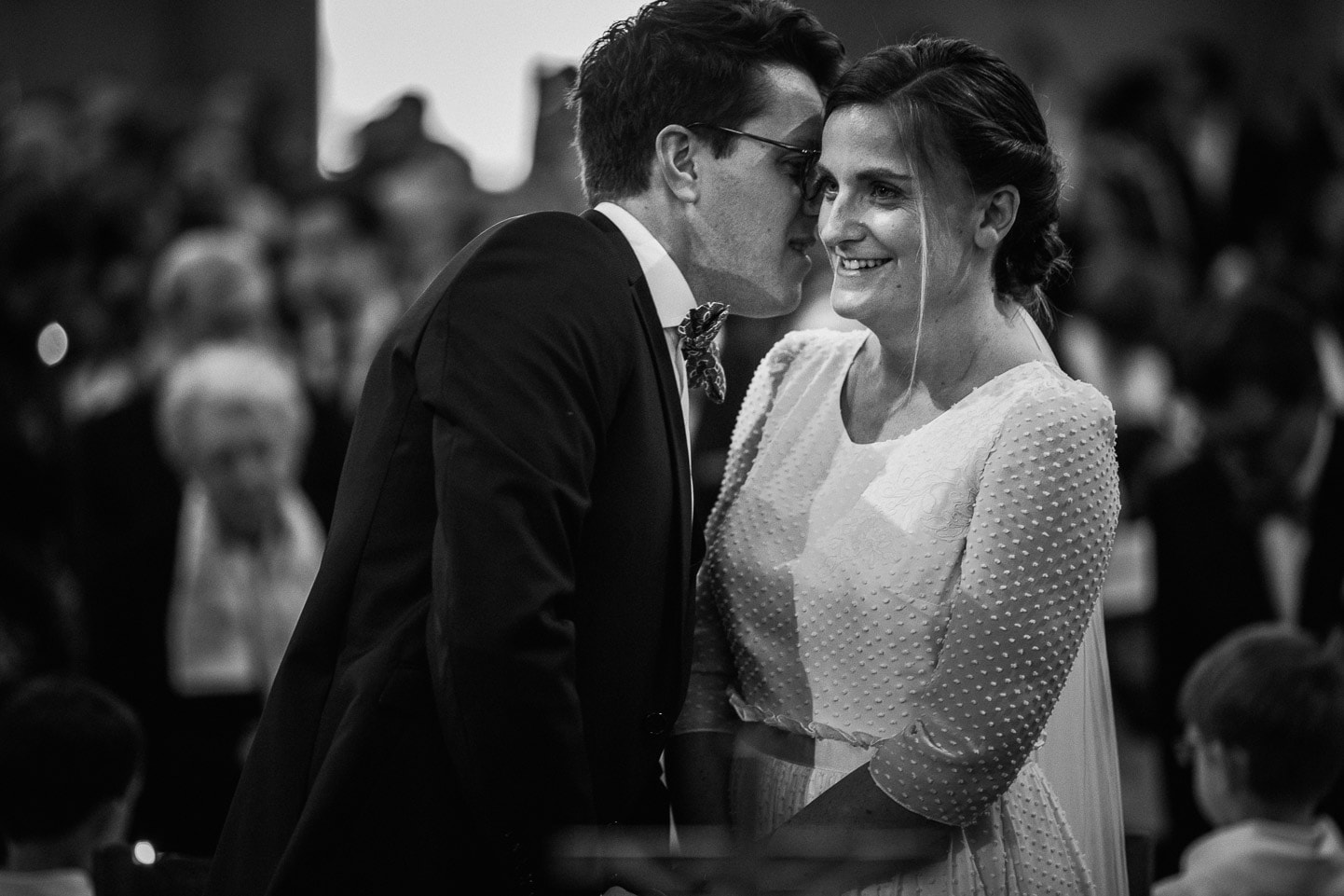 Reportage photo de mariage à Lyon - Manoir de la Garde. Les mariés durant la cérémonie