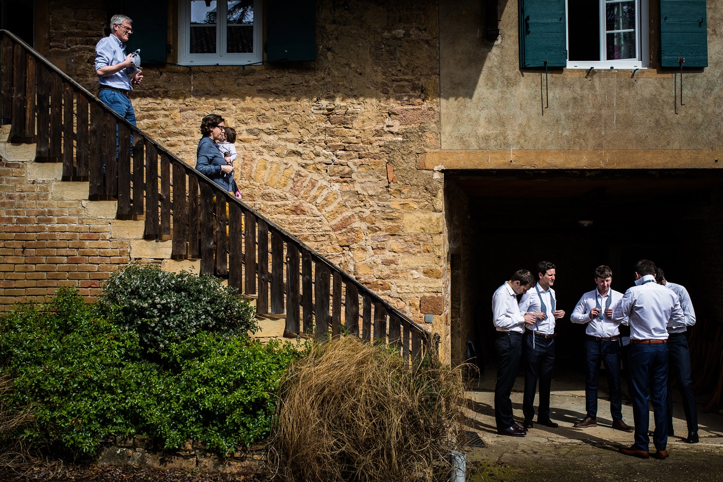 photographe-mariage-lyon-emotion-joie-beau-luxe-reportage-david-pommier (2) Reportage photo de mariage à Lyon - Manoir de la Garde. Préparatifs du marié
