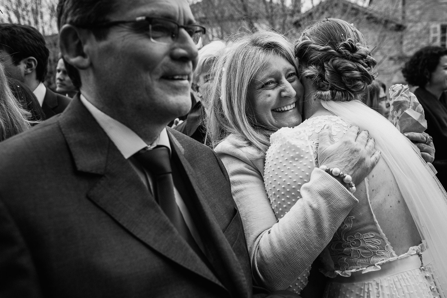 photographe-mariage-lyon-emotion-joie-beau-luxe-reportage-david-pommier (21) Reportage photo de mariage à Lyon - Manoir de la Garde. Sortie de l'église