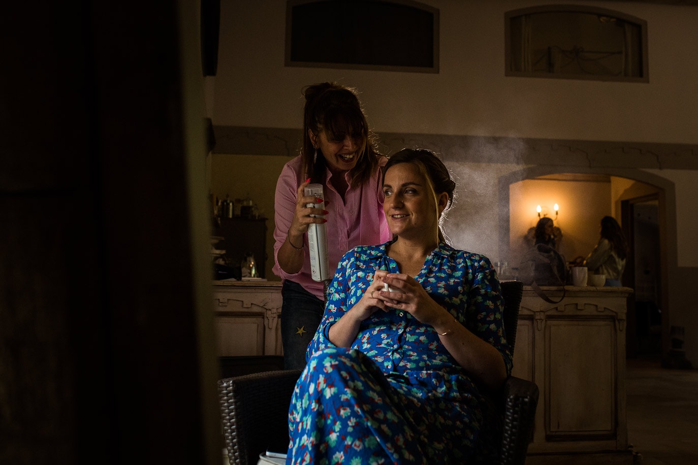 photographe-mariage-lyon-emotion-joie-beau-luxe-reportage-david-pommier (3) Reportage photo de mariage à Lyon - Manoir de la Garde. Préparatifs de la mariée, coiffure