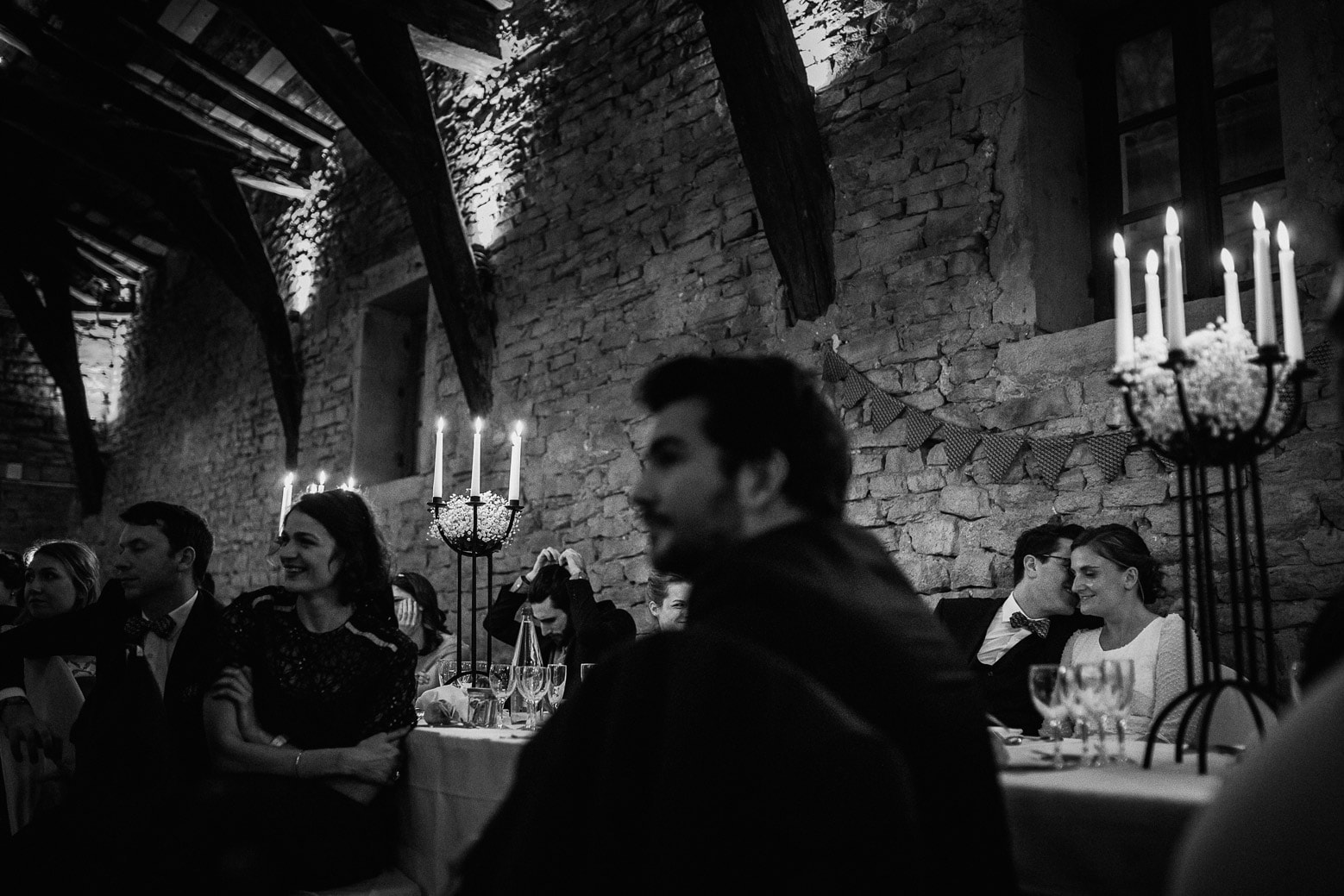photographe-mariage-lyon-emotion-joie-beau-luxe-reportage-david-pommier (39) Reportage photo de mariage à Lyon - Manoir de la Garde. La table des mariés