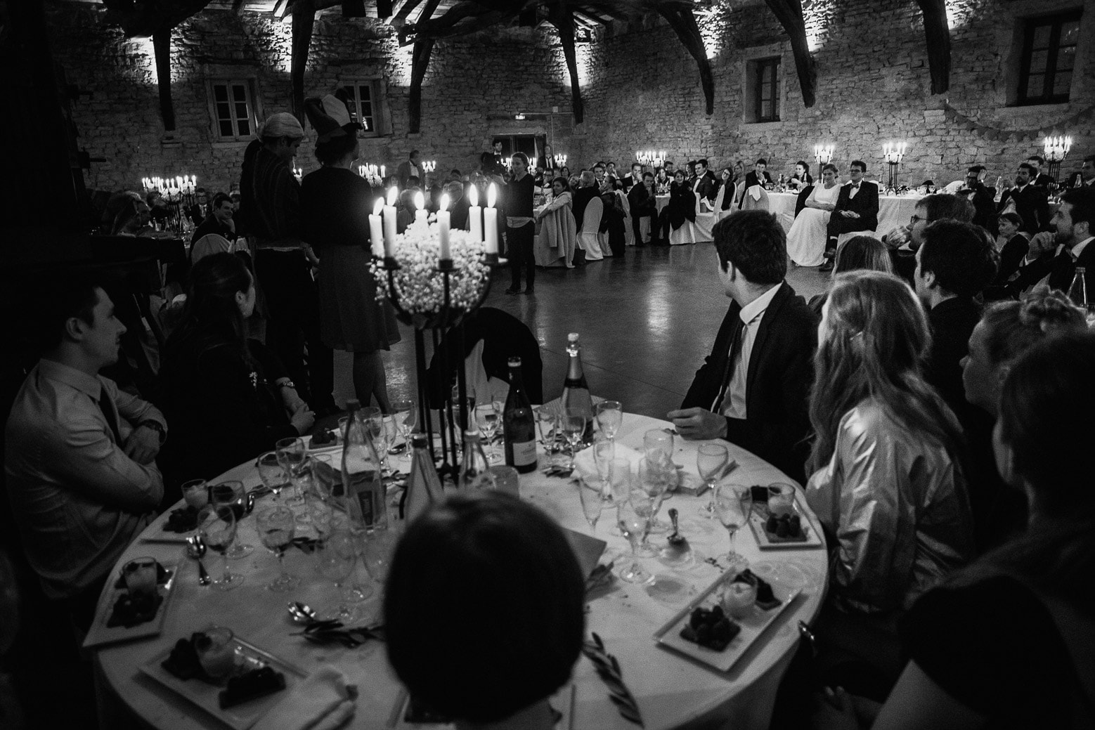 Reportage photo de mariage à Lyon - Manoir de la Garde. Discours durant la soirée