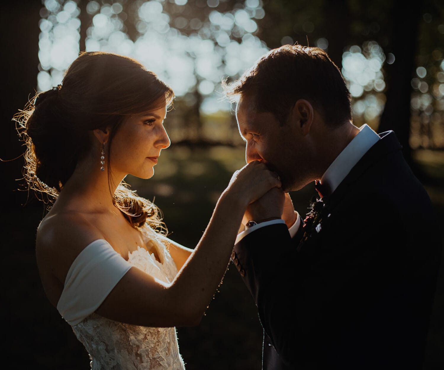 Photographe de mariage à Lyon David Pommier. Les photos de couple pour ceux qui n'aiment pas poser