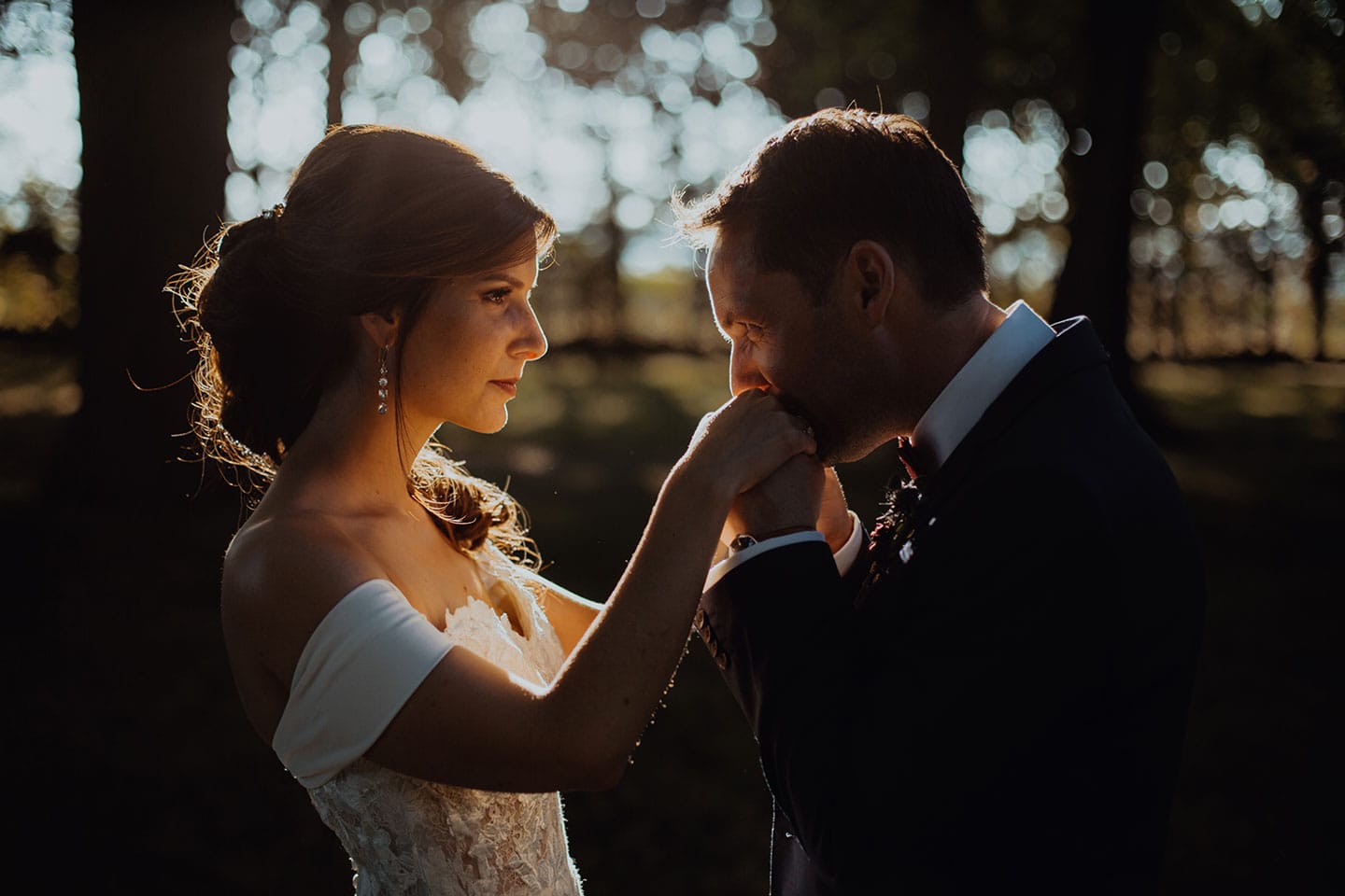 Photographe de mariage à Lyon David Pommier. Les photos de couple pour ceux qui n'aiment pas poser