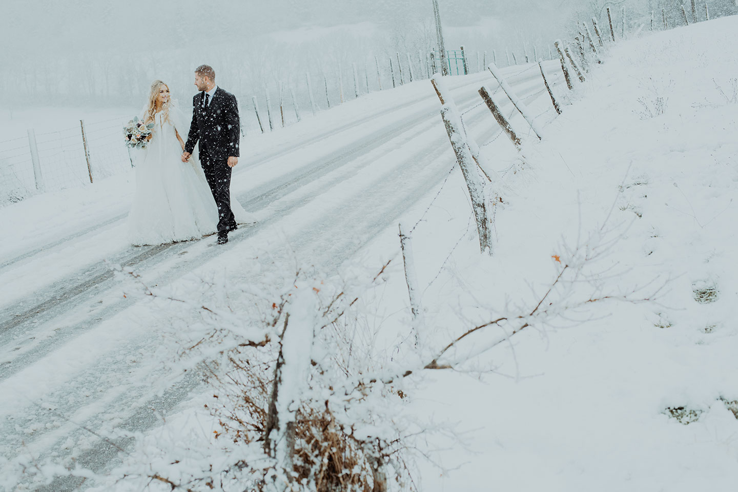 mariage-a-lyon-franco-australien-sous-la-neige-photographe-mariage-david-pommier-(278-sur-602) Un mariage en hiver et sous la neige. Reportage de mariage sous la neige, près de Lyon. Les mariages d'automne et d'hiver