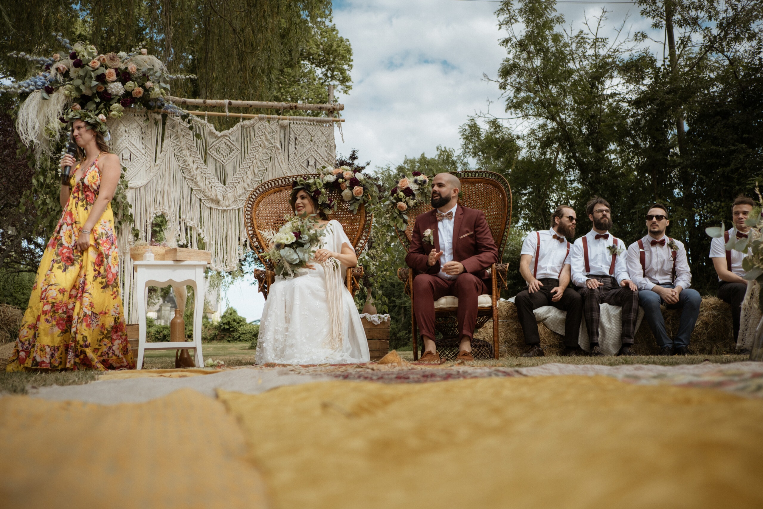 @davidpommier-photographe-mariage-chateau-de-planchevienne (1 sur 1)-22 Les mariés durant la cérémonie laïque
