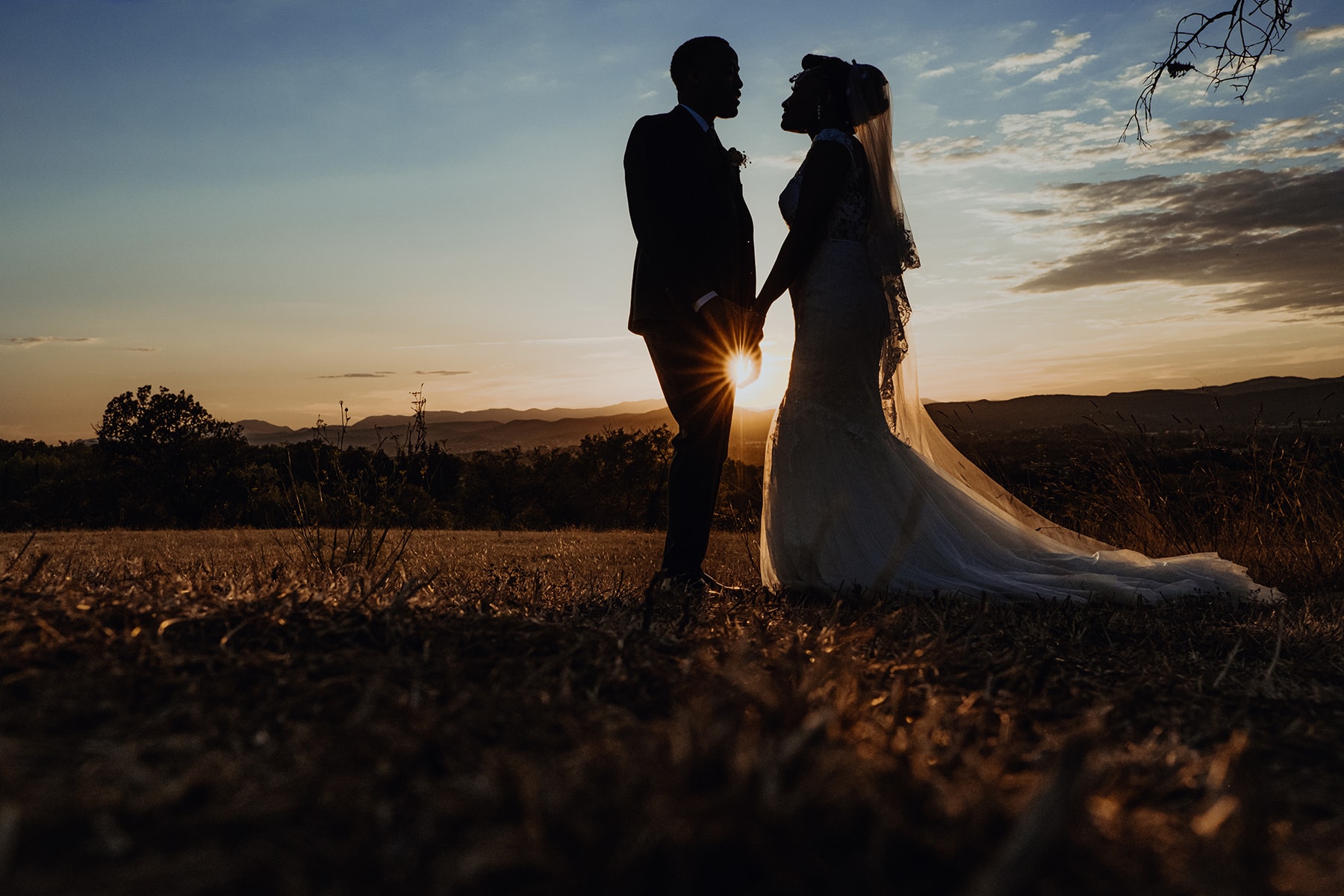 photographe-mariage-sud-france-french-riviera-nimes-ales-paca (2 sur 1) Photo de couple sous le soleil du sud de la France