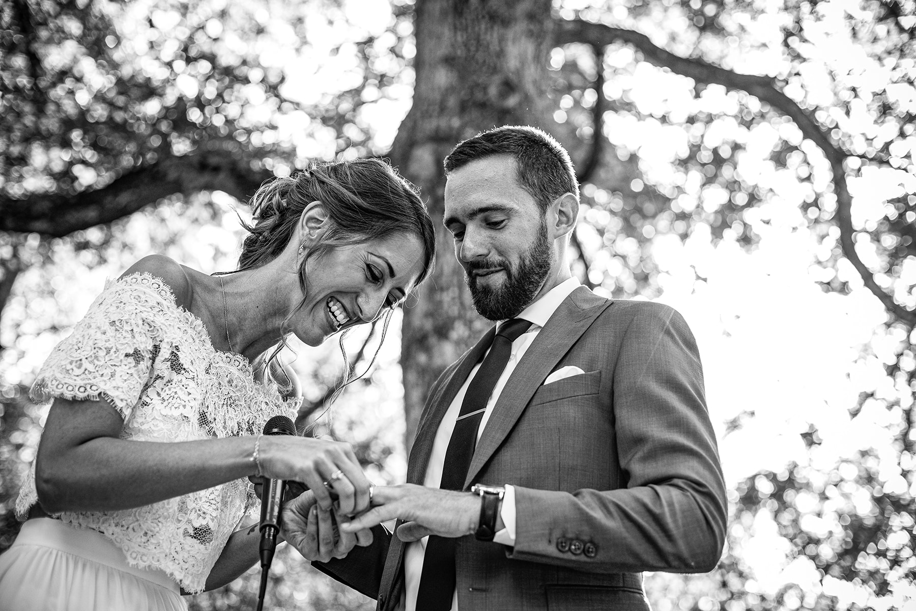 @davidpommier-photographe-mariage-chateau-de-courbeville (1 sur 1)-43 L'échange des alliances durant la cérémonie