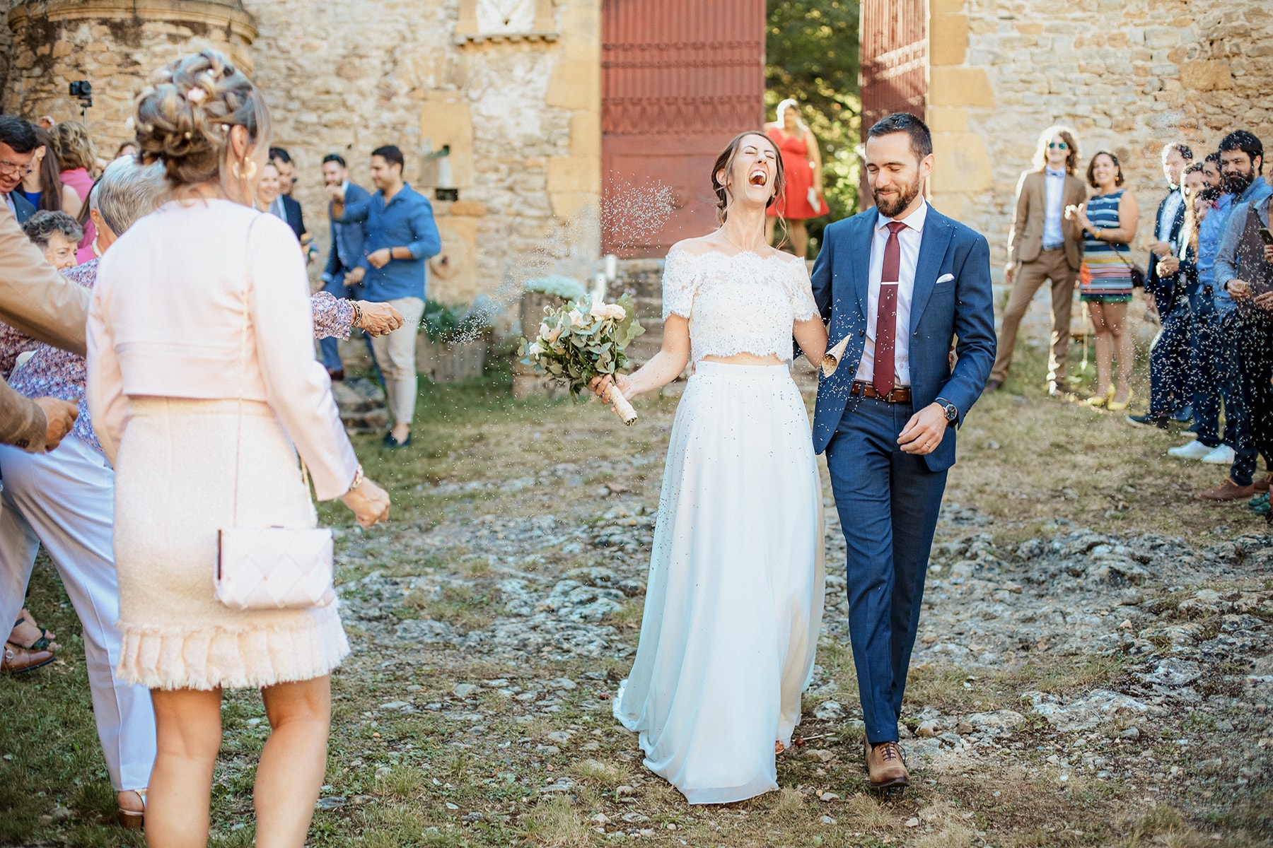 @davidpommier-photographe-mariage-chateau-de-courbeville (1 sur 1)-46 Les mariés s'amusent
