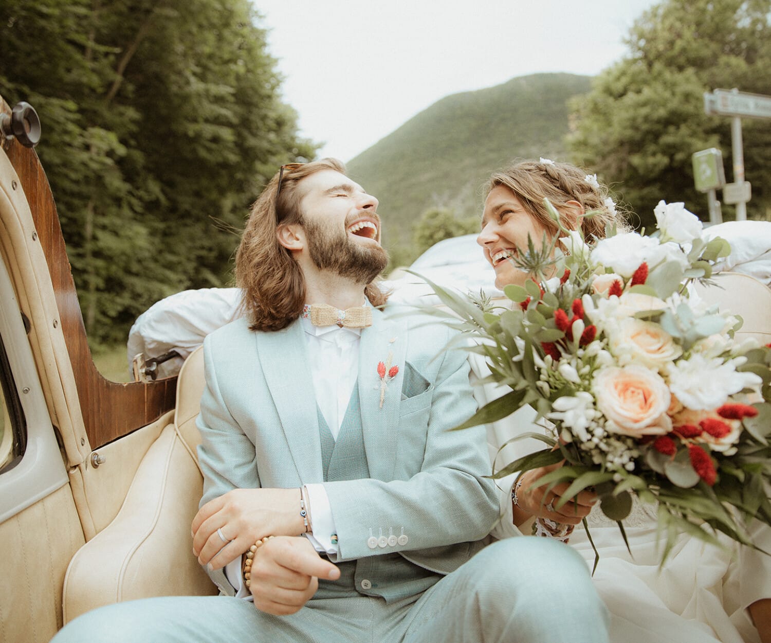 Photographe de mariage moderne et joyeux. Mariages de Juin : La Saison de l’Éclat et de l’Authenticité