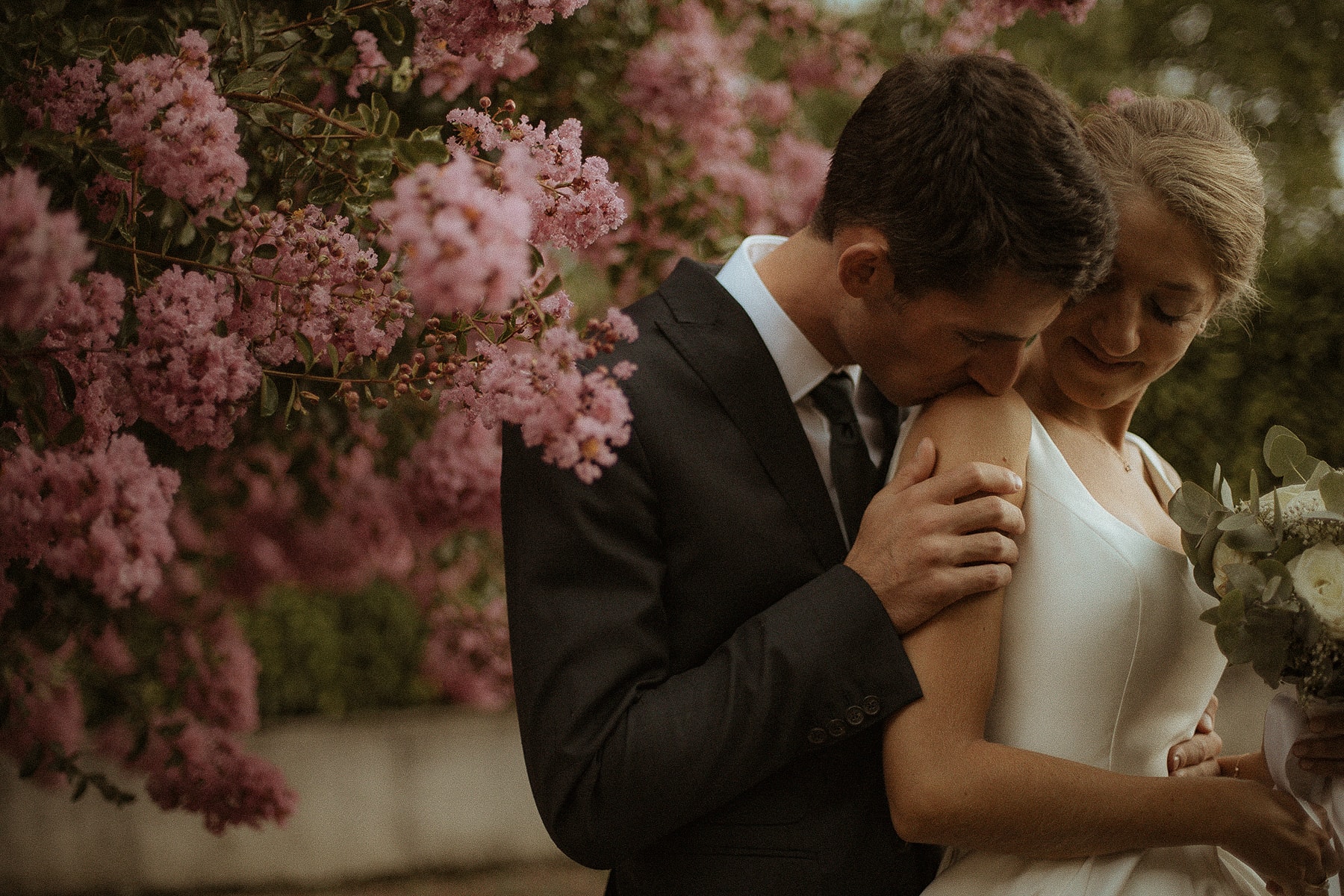 @david-pommier-photographe-mariage-intime-lyon-france (216 sur 227) Photographe de mariage intime, luxueux dans un style cinématographique et éditorial. Pourquoi Mai Est le Mois Parfait pour Planifier et Photographier un Mariage