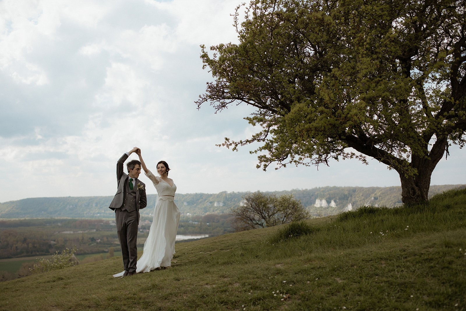 Photographie de mariés au Manoir de Corny Photographe de mariage au Manoir de Corny
