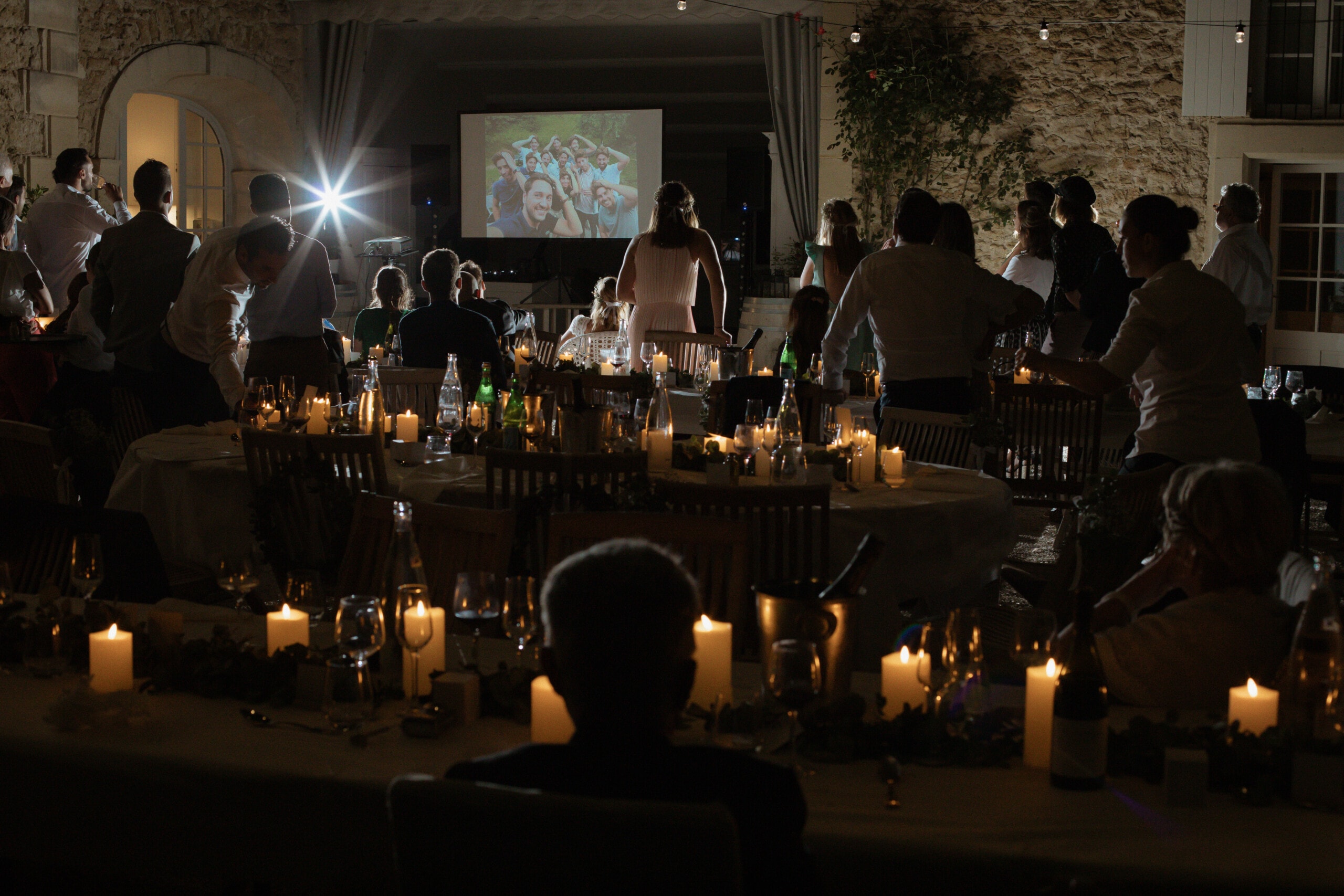 david-pommier-photographe-mariage-drome-provence-moutiere-colonzelle (1805 sur 2045) Les discours et vidéos durant la soirée de mariage en extérieur